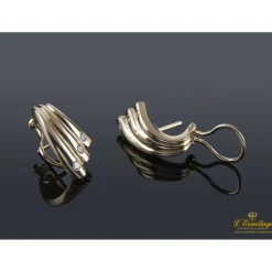 PENDIENTES Pendientes en oro amarillo con brillantes.