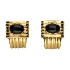 PENDIENTES Pendientes en oro amarillo con onix.