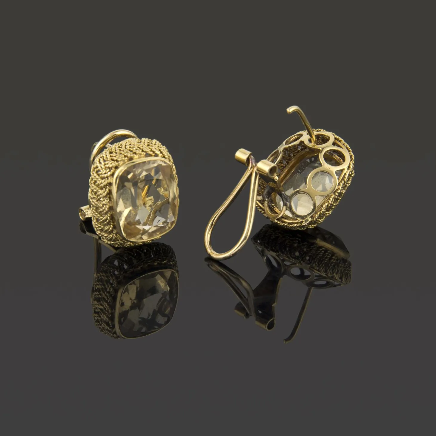 PENDIENTES Pendientes en oro amarillo y citrinos.