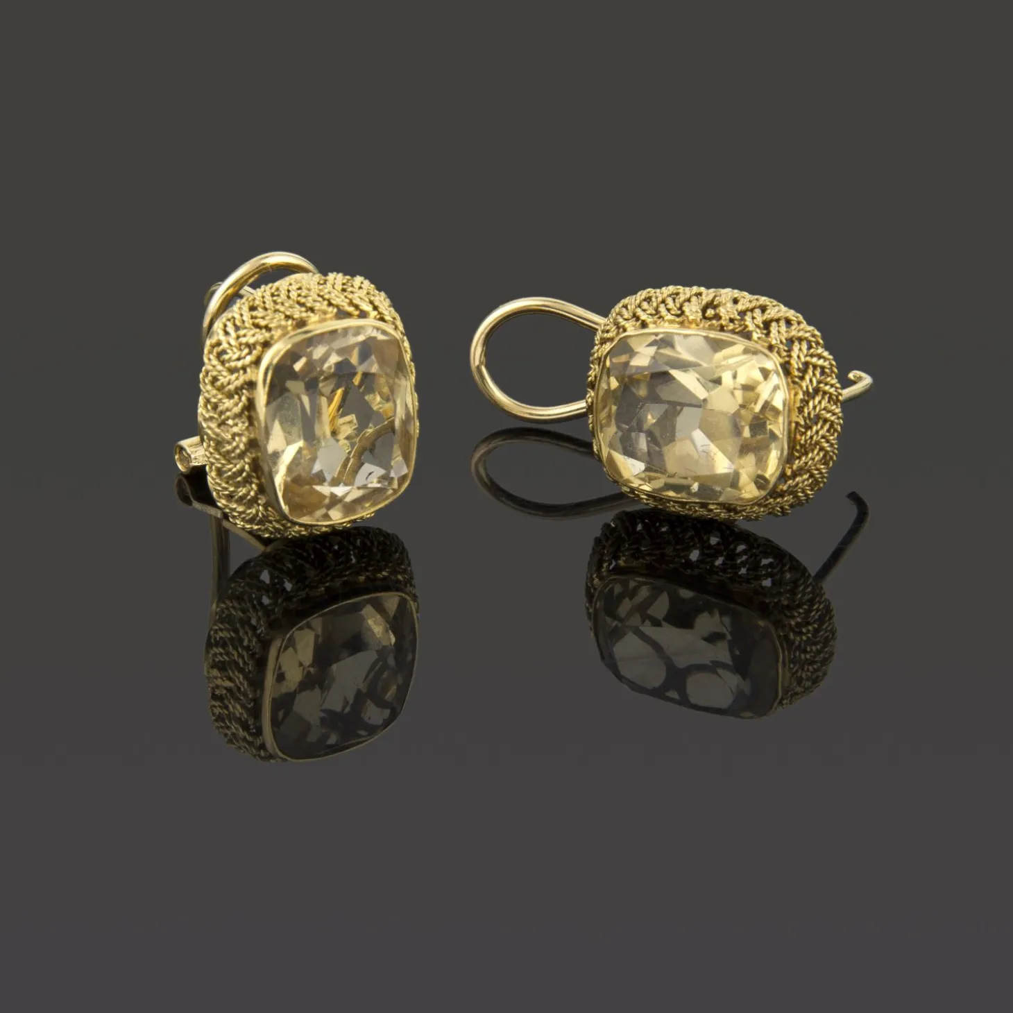 PENDIENTES Pendientes en oro amarillo y citrinos.