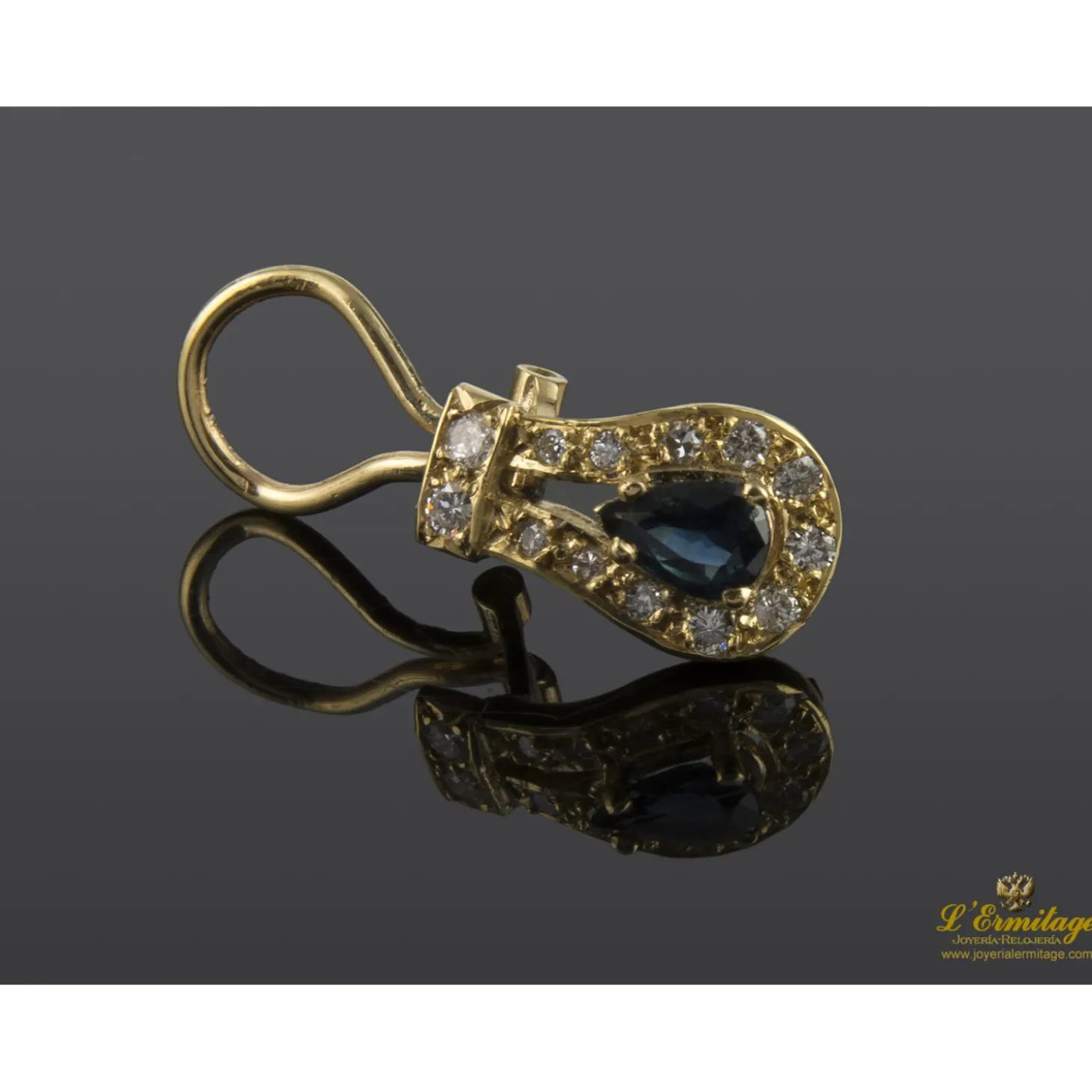 PENDIENTES Pendientes en oro amarillo con zafiros y brillantes.