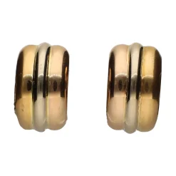 PENDIENTES Pendientes en oro amarillo detalles con gallones.