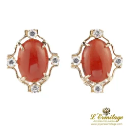 PENDIENTES Pendientes en oro amarillo con coral y diamantes.