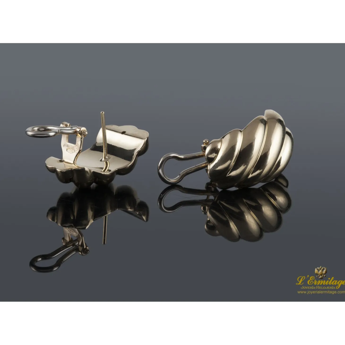 PENDIENTES Pendientes en oro amarillo con motivos en forma de gayones