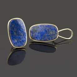 PENDIENTES Pendientes en oro amarillo y lapislazuli.