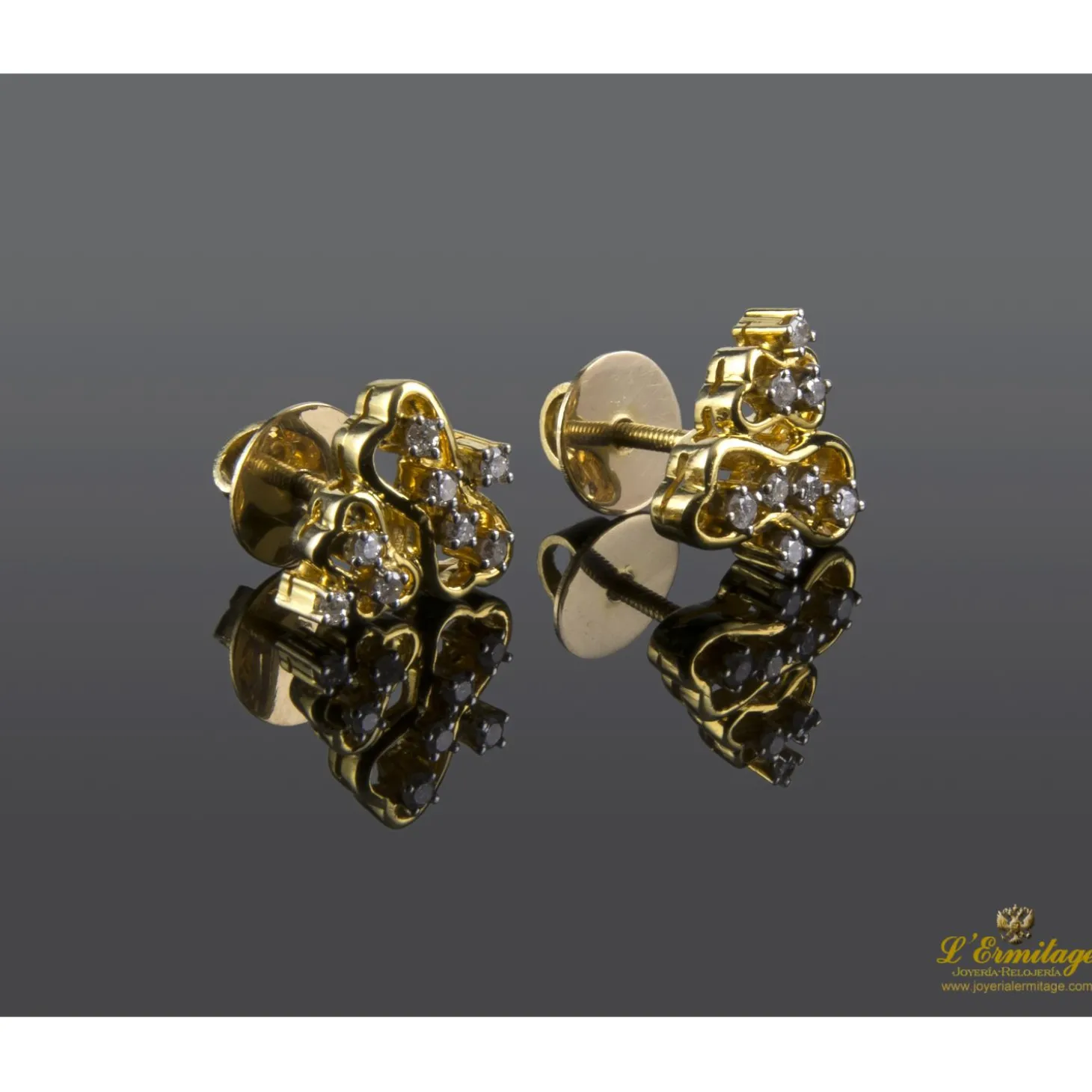 PENDIENTES Pendientes en oro amarillo con brillantes.
