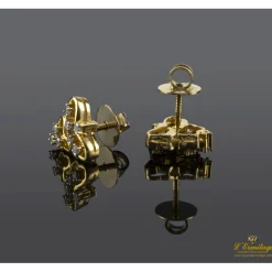 PENDIENTES Pendientes en oro amarillo con brillantes.