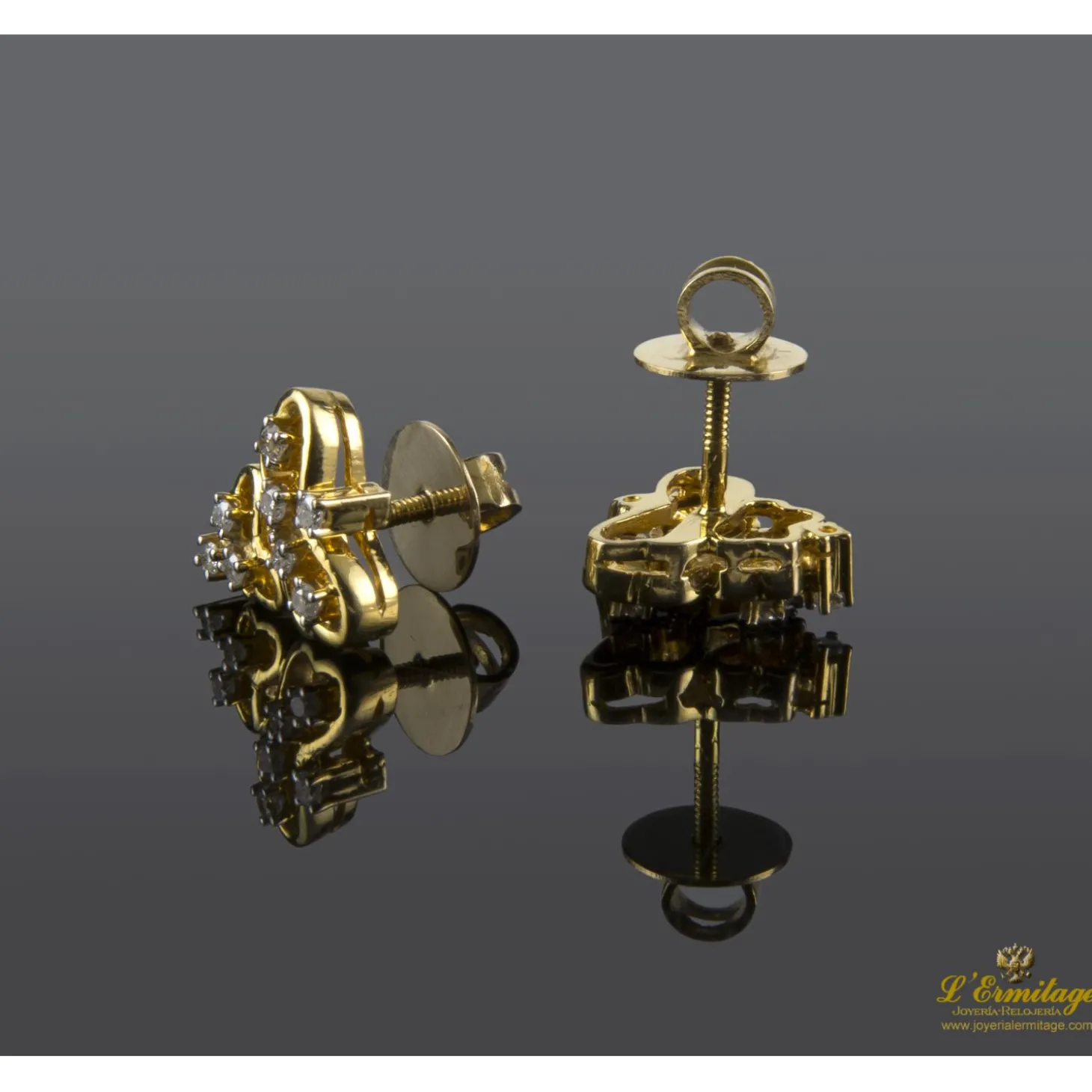 PENDIENTES Pendientes en oro amarillo con brillantes.