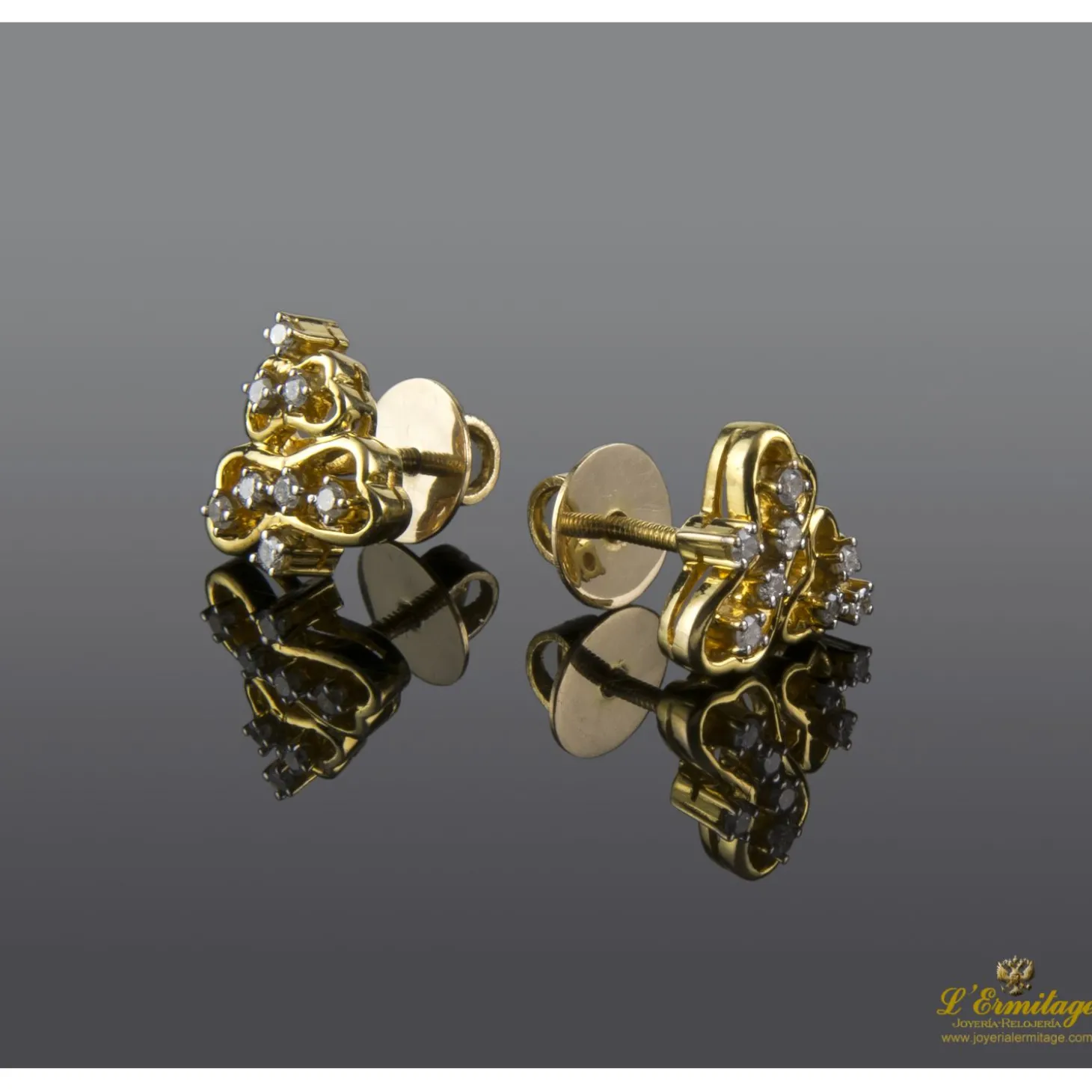 PENDIENTES Pendientes en oro amarillo con brillantes.
