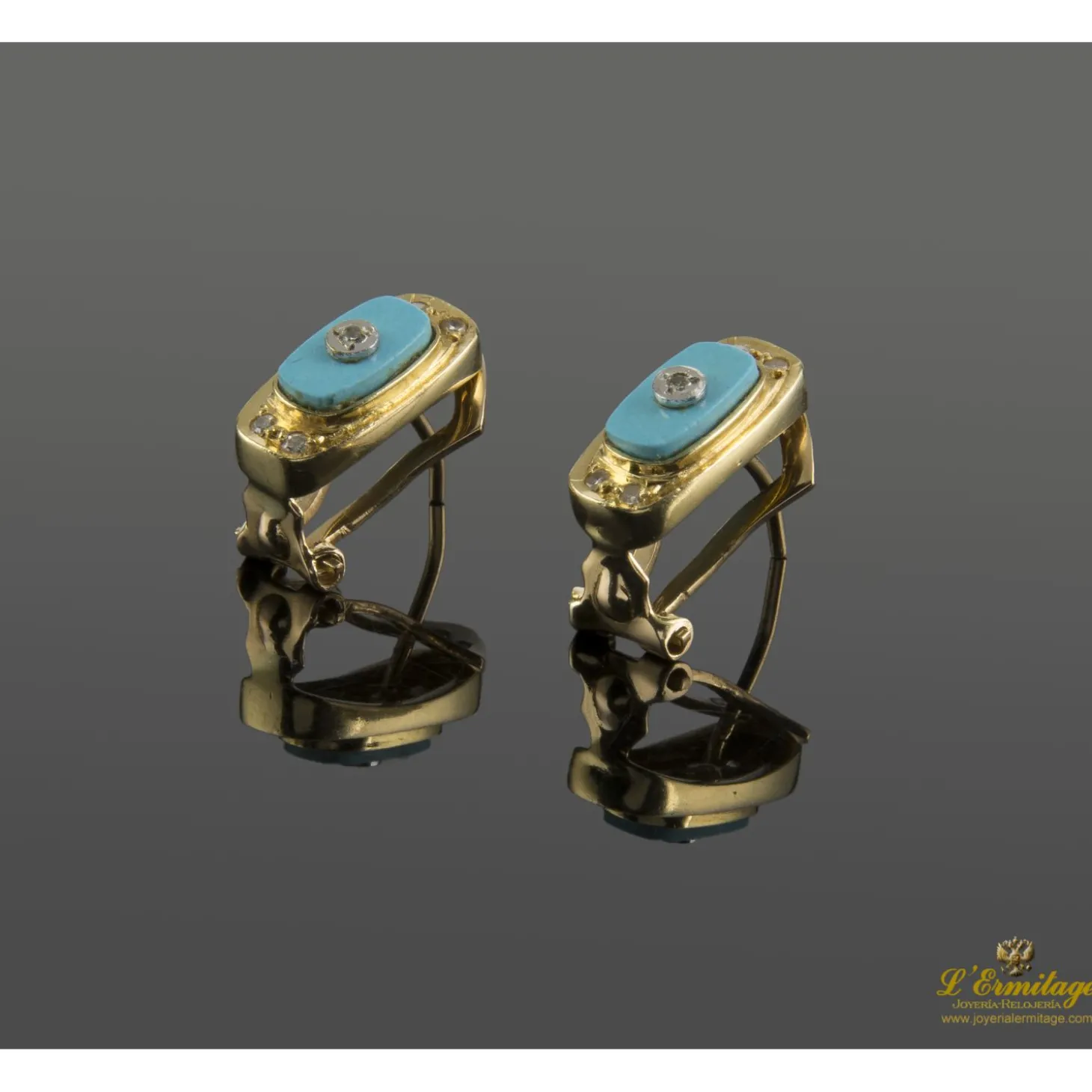 PENDIENTES Pendientes en oro amarillo con turquesas y brillantes.