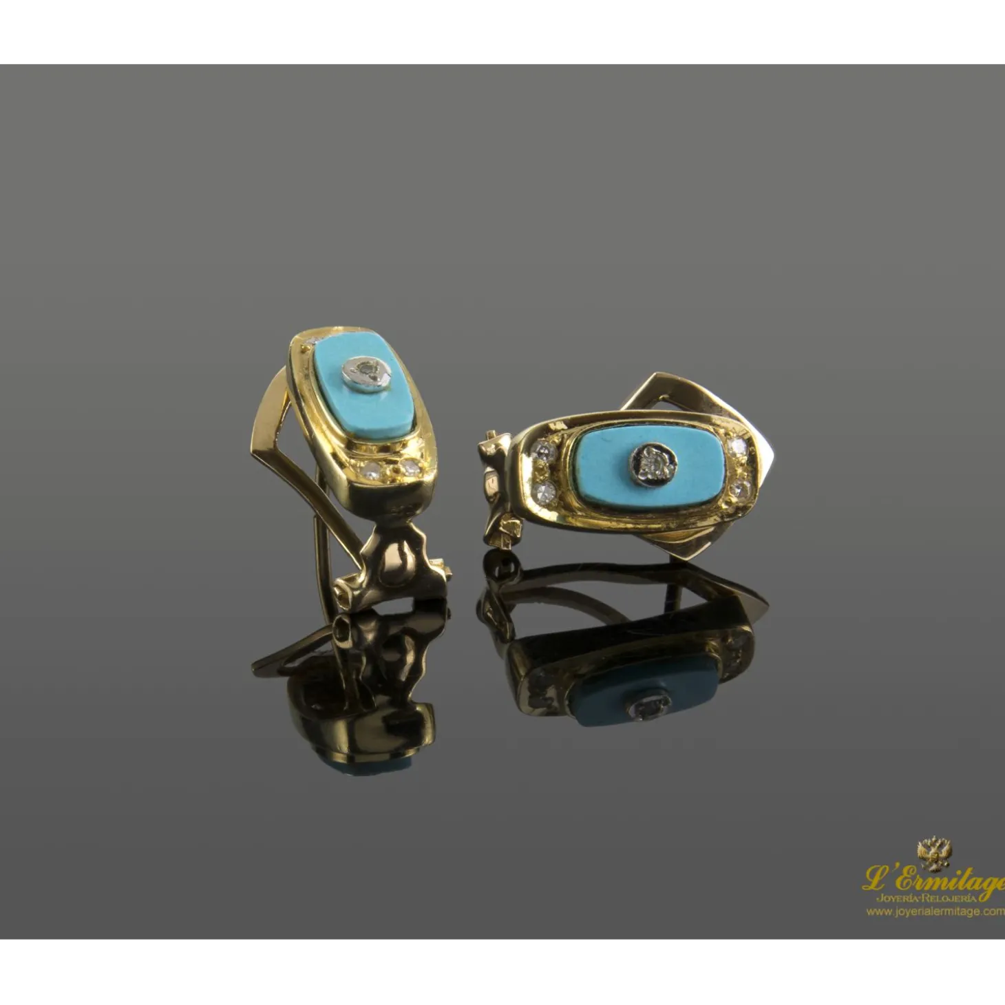PENDIENTES Pendientes en oro amarillo con turquesas y brillantes.