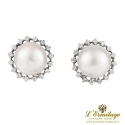 PENDIENTES Pendientes en oro blanco con perlas y diamantes.