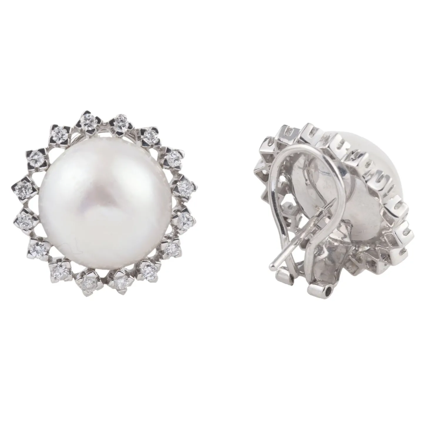 PENDIENTES Pendientes en oro blanco con perlas y diamantes.