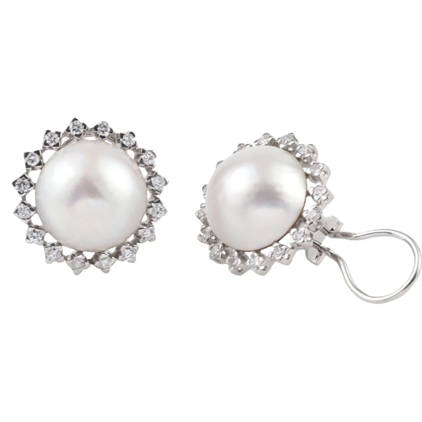 PENDIENTES Pendientes en oro blanco con perlas y diamantes.