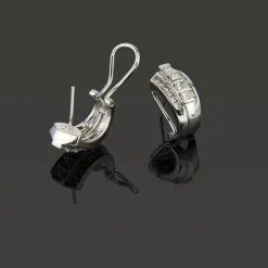 PENDIENTES Pendientes en oro blanco con diamantes.