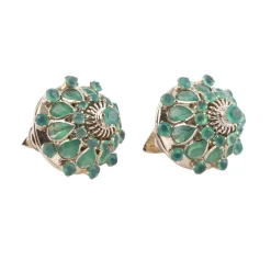 PENDIENTES Pendientes en oro amarillo y esmeraldas.