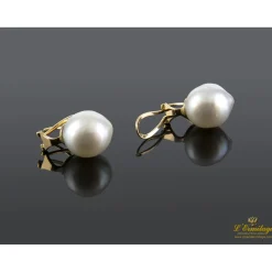PENDIENTES Pendientes en oro amarillo con perlas australianas.