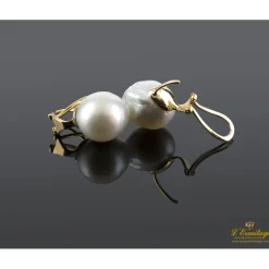 PENDIENTES Pendientes en oro amarillo con perlas australianas.