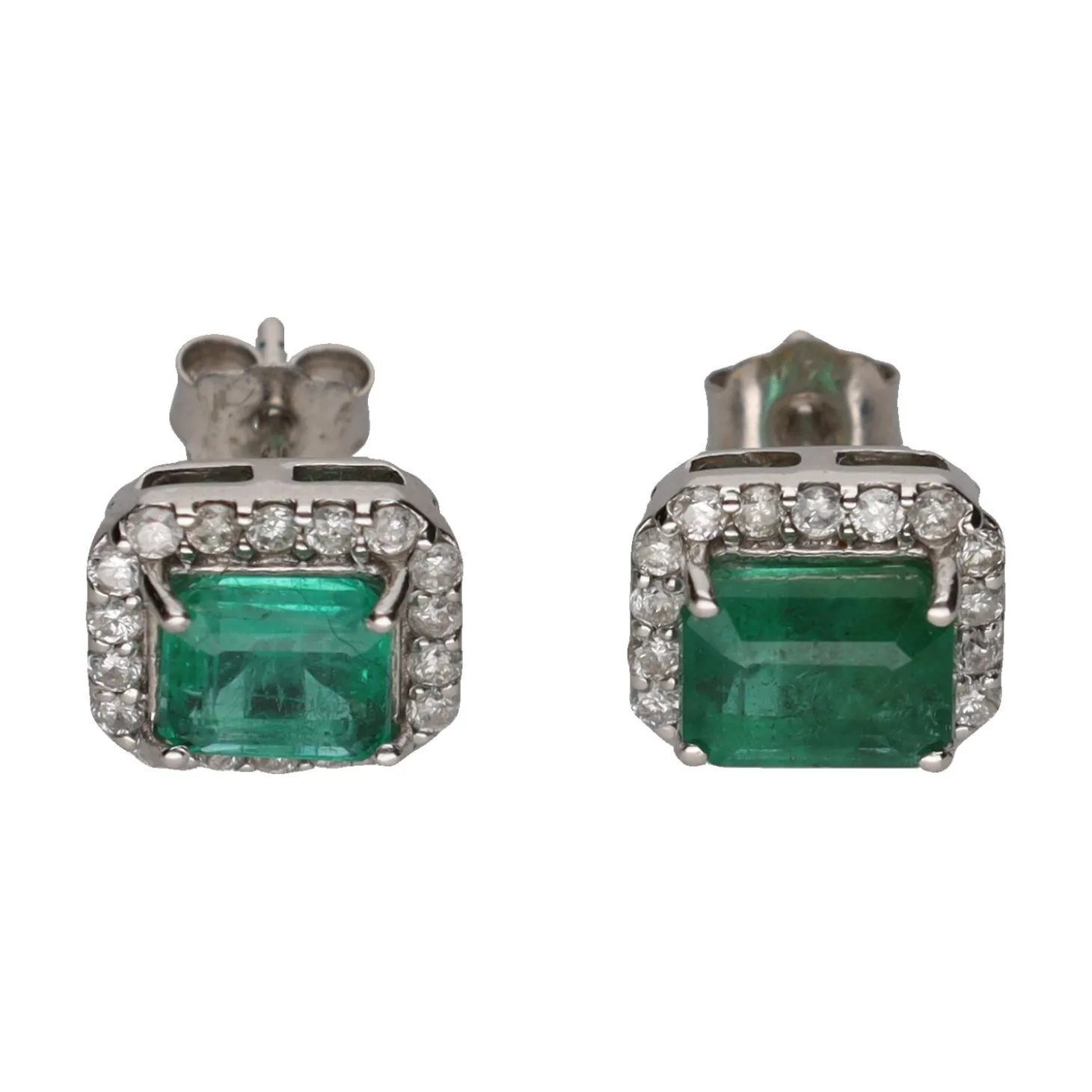 PENDIENTES Pendientes en oro blanco con esmeraldas y brillantes.