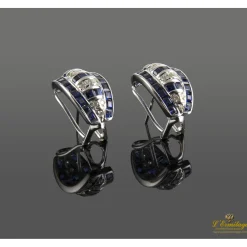 PENDIENTES Pendientes en oro blanco con zafiros y brillantes.