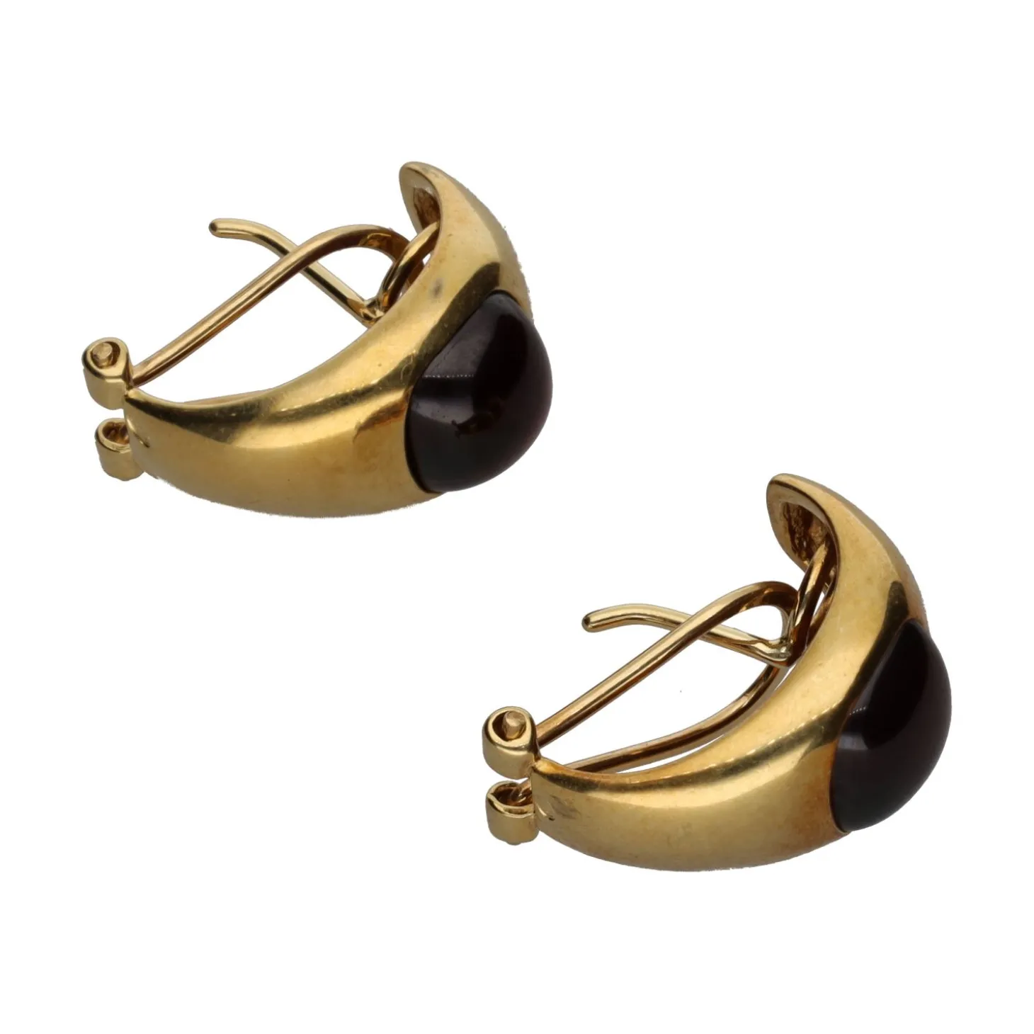 PENDIENTES Pendientes en oro amarillo con granates.