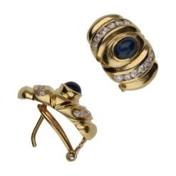 PENDIENTES Pendientes en oro amarillo con zafiros y brillantes.