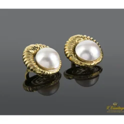 PENDIENTES Pendientes en oro amarillo y perlas. Diseñados por luis gil.