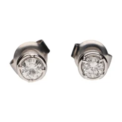 PENDIENTES Pendientes en oro blanco con brillantes.