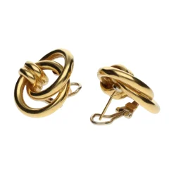 PENDIENTES Pendientes en oro amarillo aros entrelazados.