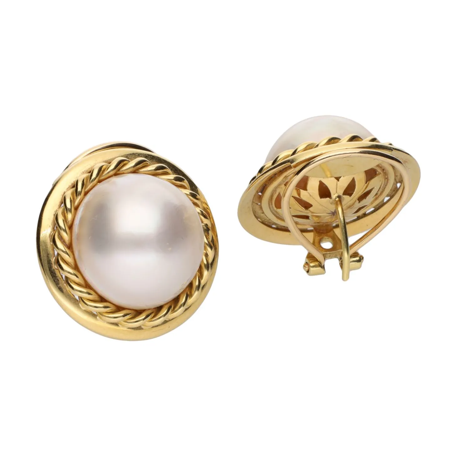 PENDIENTES Pendientes en oro amarillo y perla.