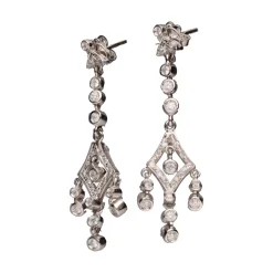 PENDIENTES Pendientes en oro blanco con brillantes.