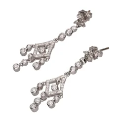 PENDIENTES Pendientes en oro blanco con brillantes.