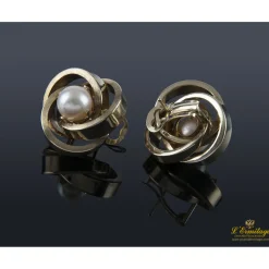 PENDIENTES Pendientes en oro amarillo con centro de perla.