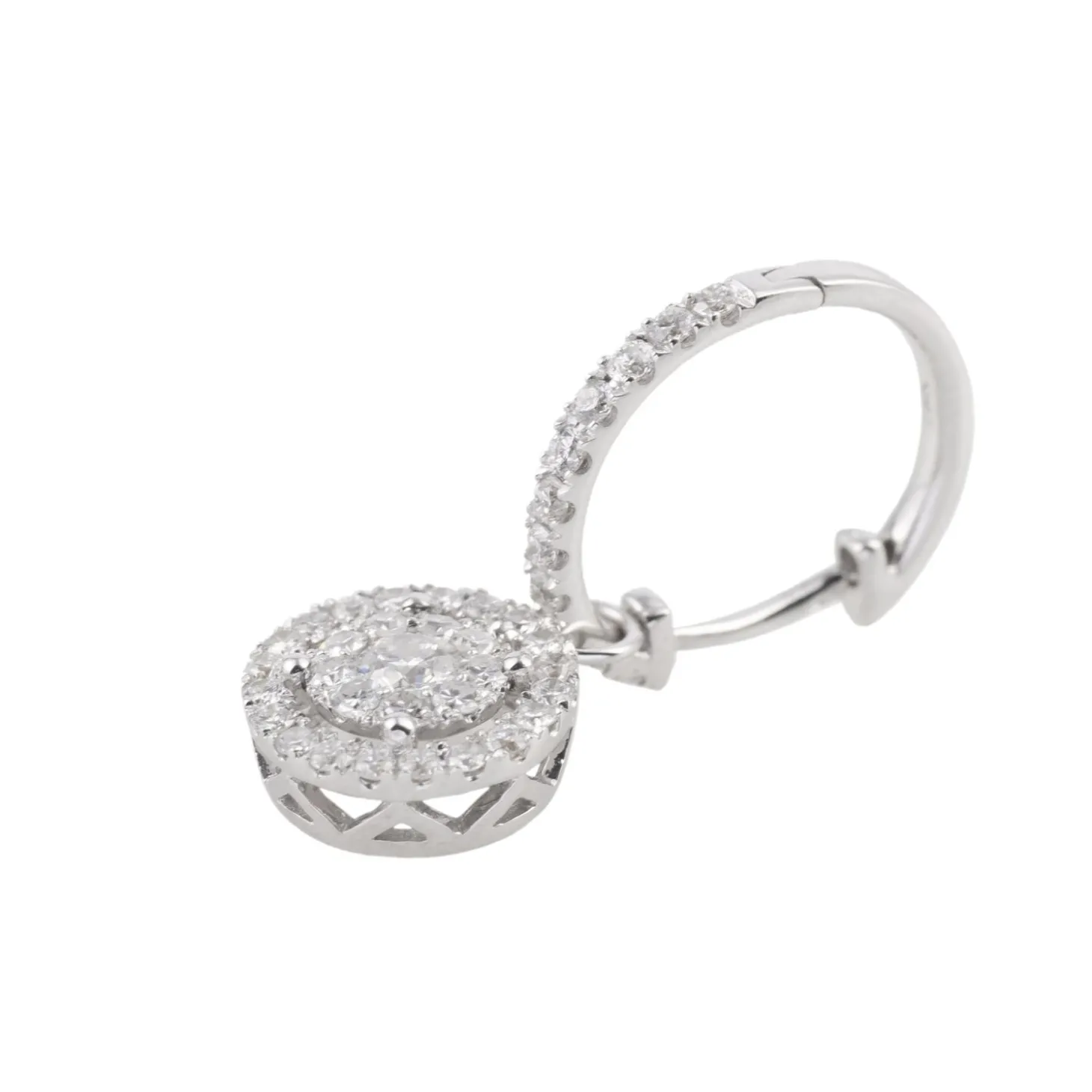 PENDIENTES Pendientes en oro blanco y brillantes.