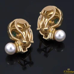 PENDIENTES Pendientes en oro amarillo con perlas, esmeraldas, rubíes y diamantes.