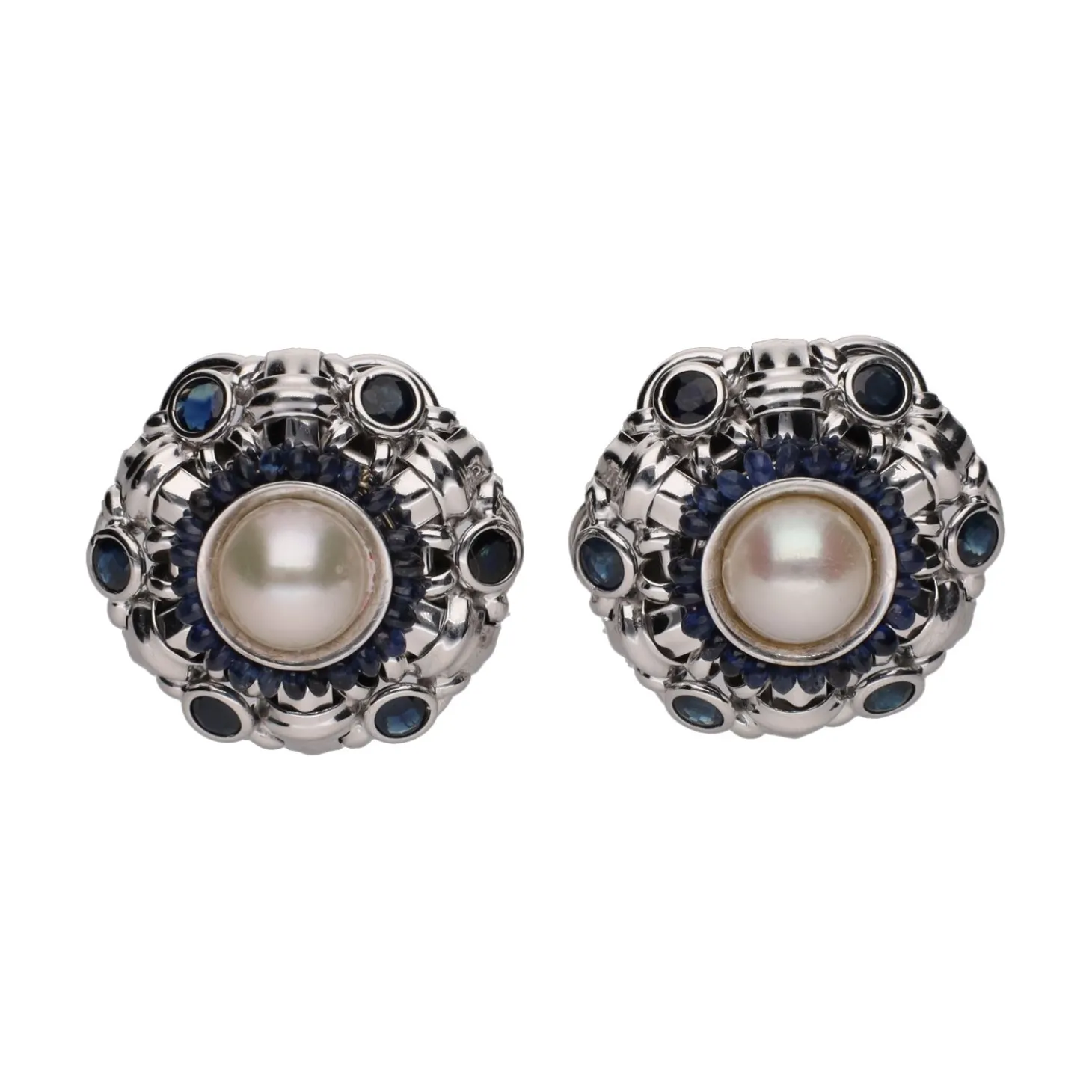 PENDIENTES Pendientes en oro blanco con perlas y zafiros.