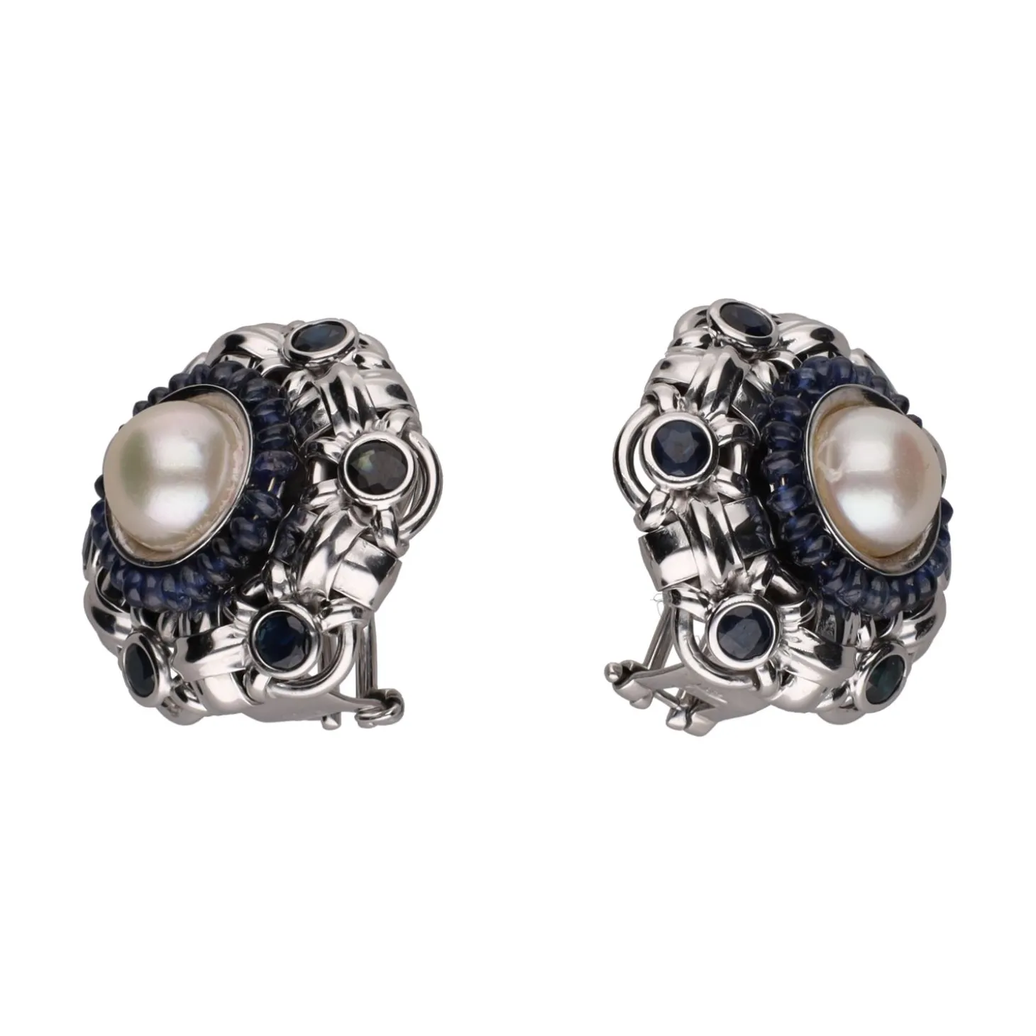 PENDIENTES Pendientes en oro blanco con perlas y zafiros.
