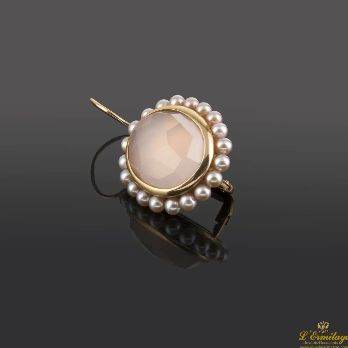 PENDIENTES Pendientes en oro amarillo con piedra semipreciosa rosa y perlas.