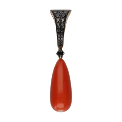 PENDIENTES Pendientes firmados por suarez en oro amarillo con coral y diamantes negros.