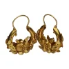 PENDIENTES Pendientes florares en oro amarillo.