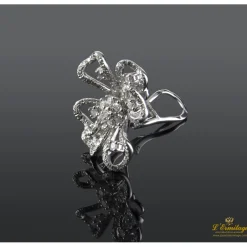 PENDIENTES Pendientes flor oro blanco y diamantes.