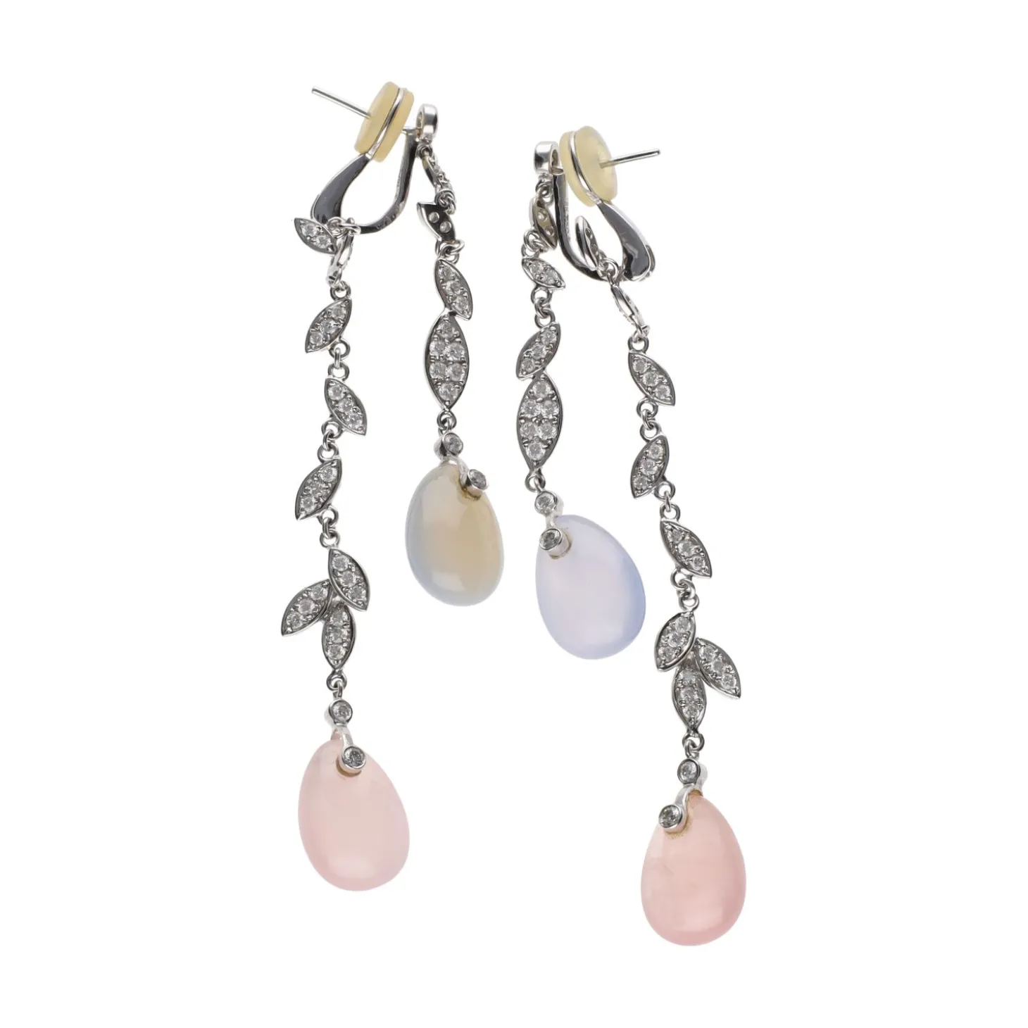 PENDIENTES Pendientes largos en oro blanco con piedras luna y brillantes.