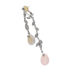 PENDIENTES Pendientes largos en oro blanco con piedras luna y brillantes.