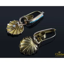 PENDIENTES Pendientes largos vintage con aljofar y turquezas montados en oro amarillo.