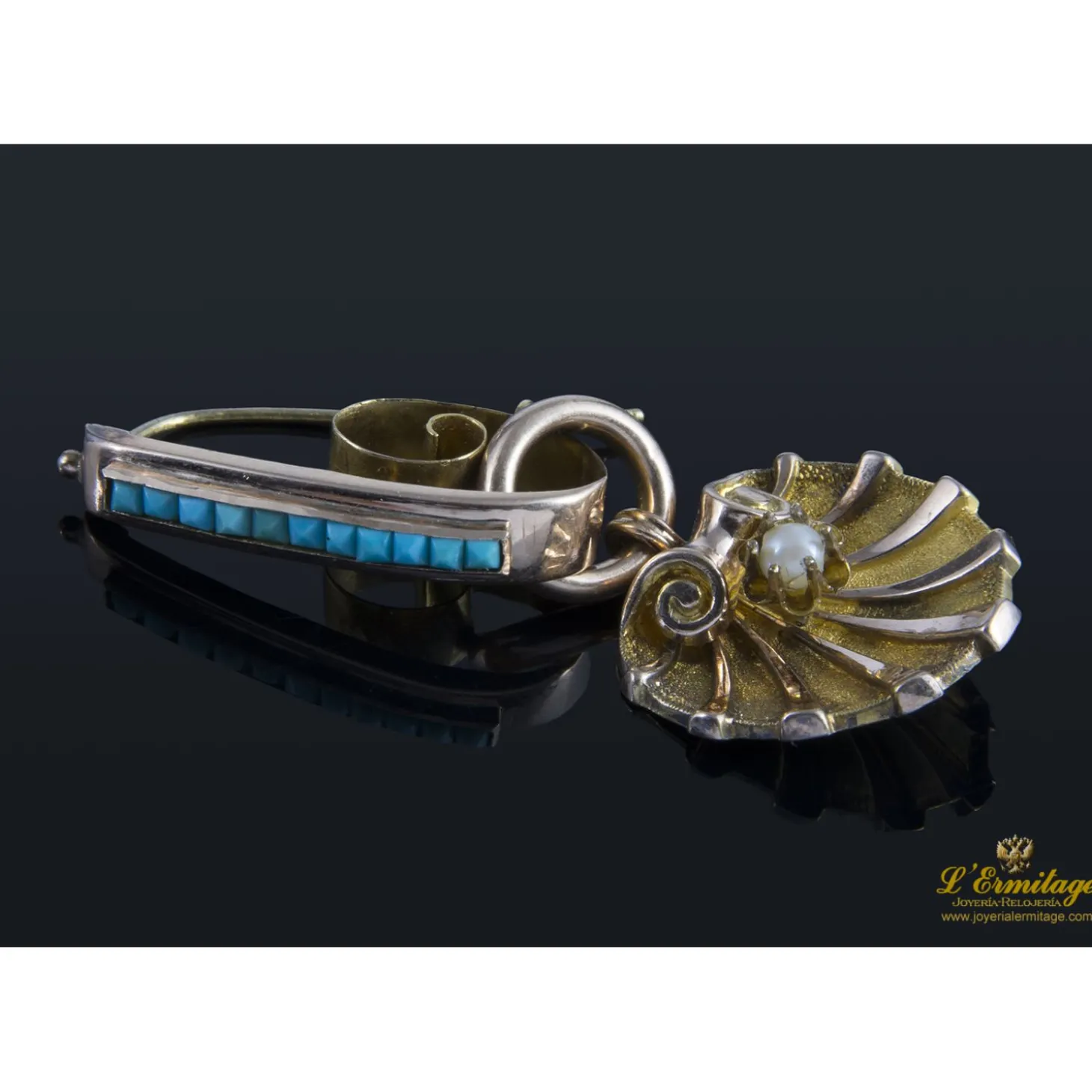 PENDIENTES Pendientes largos vintage con aljofar y turquezas montados en oro amarillo.