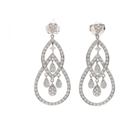 PENDIENTES Pendientes largos en oro blanco con brillantes.