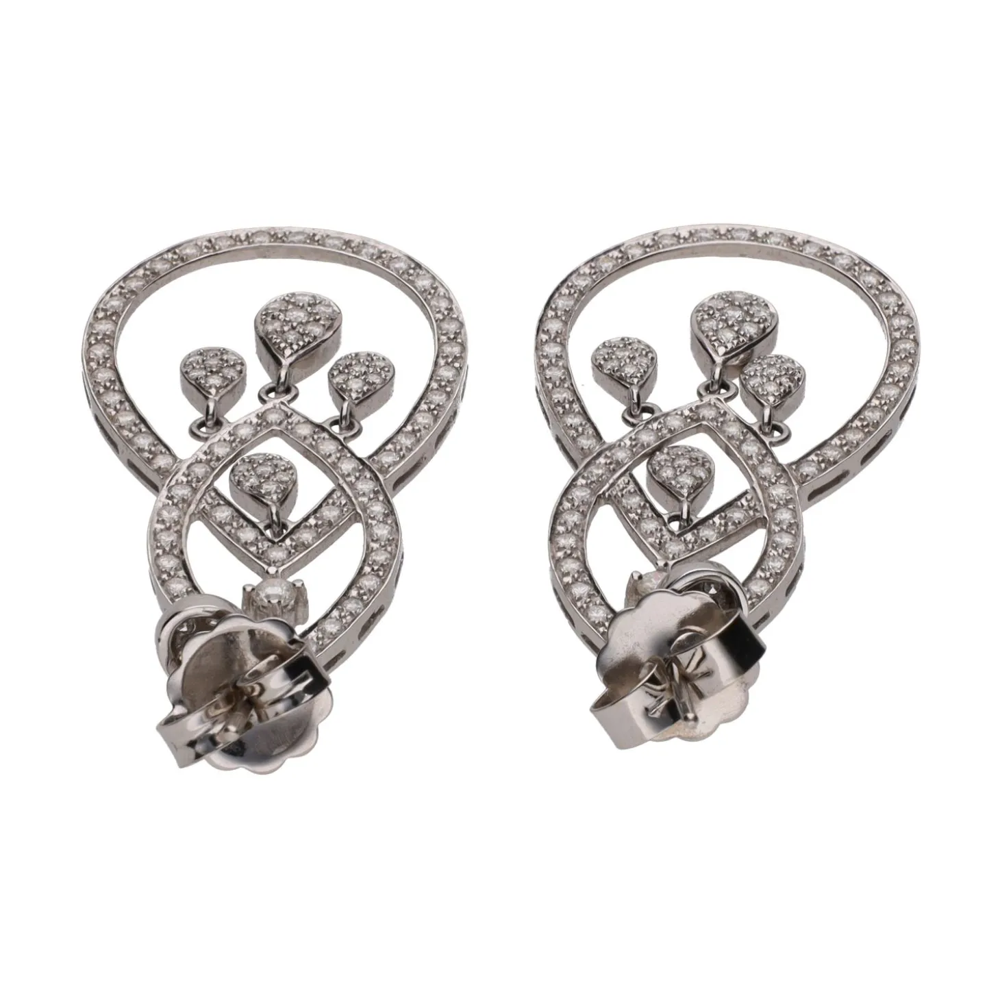 PENDIENTES Pendientes largos en oro blanco con brillantes.