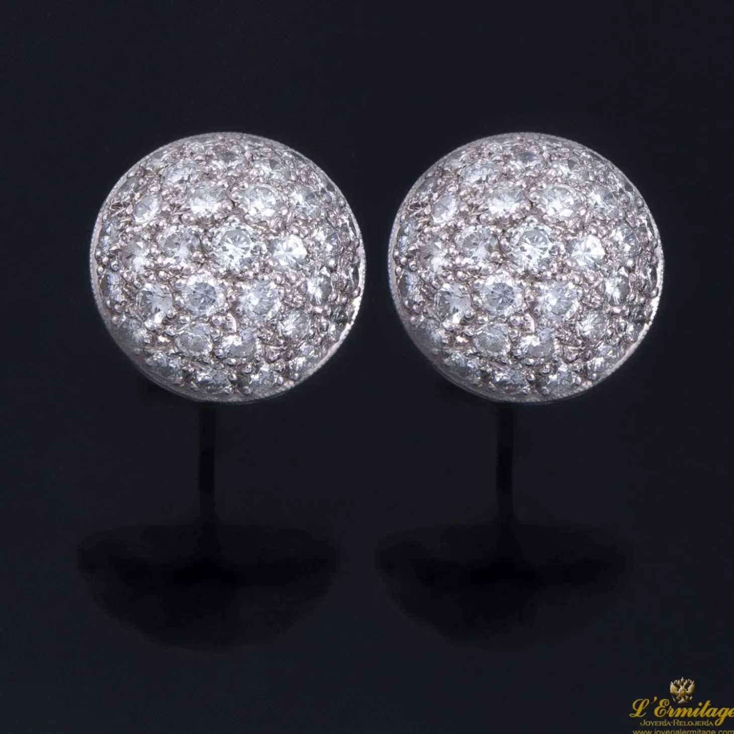 PENDIENTES Pendientes media bola oro blanco con cuajado de diamantes