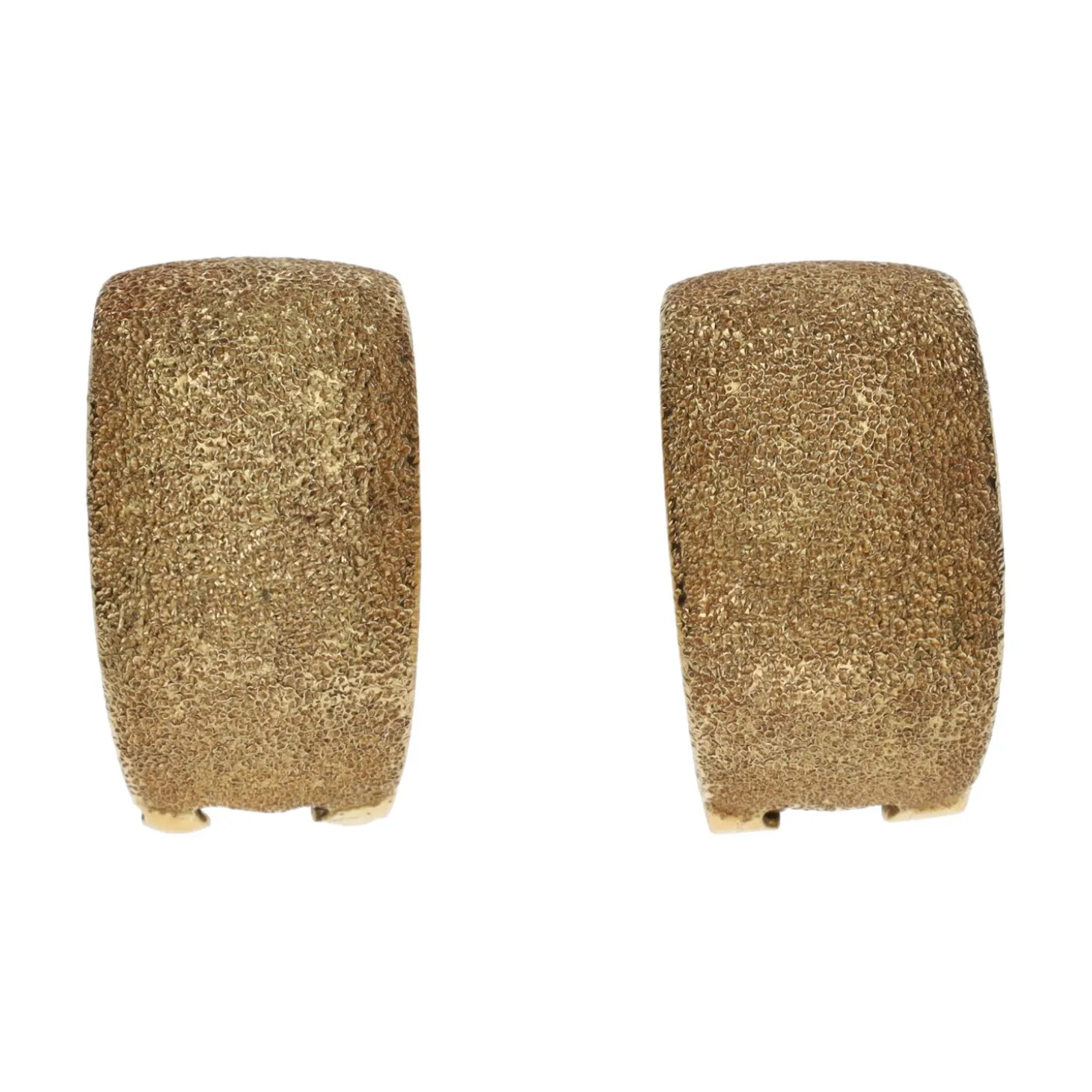 PENDIENTES Pendientes media argolla en oro amarillo con cierre omega.
