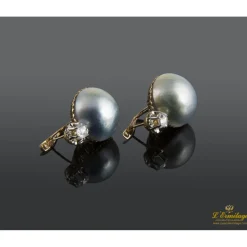 PENDIENTES Pendientes oro amarillo media perla tahití y diamante.